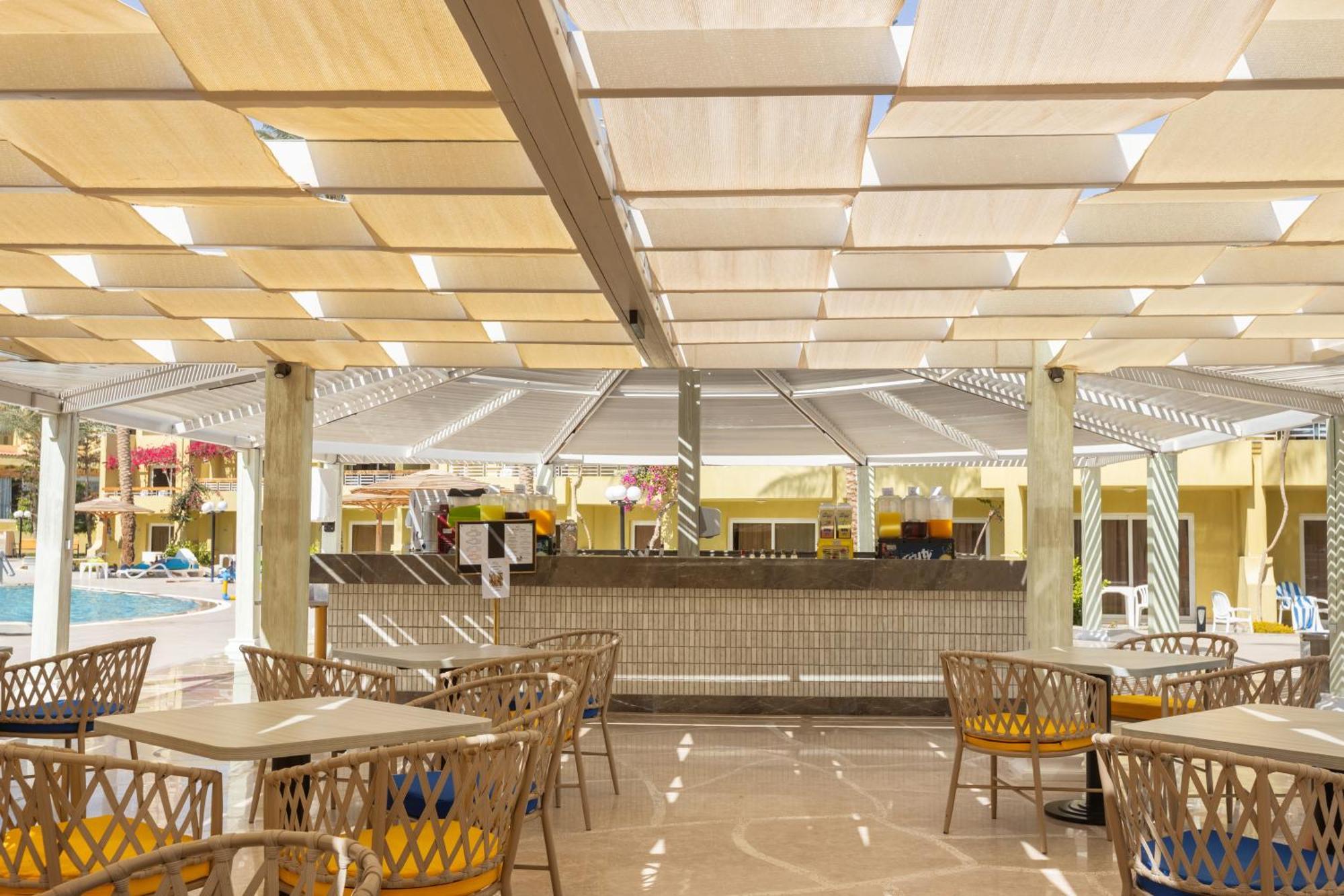 Palm Families And Couples Only Complex 4*